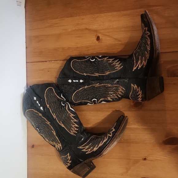 Corral Shoes - Corral vintage black gold leather wings crosses A1967 snip toe cowboy boots